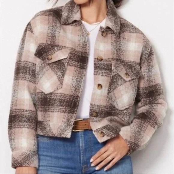 Evereve Jackets & Blazers - Evereve Polly Plaid Teddy Jacket in Black, Pink  and Cream.  Size Small